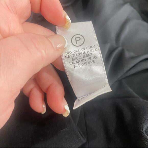 BCBGMAXAZRIA Ruffle Layered Dress Size 6P Black White Elegant Cocktail Midi - Picture 8 of 8